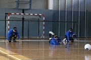 Mittelmann Ch. Prettner feuert den Ball Richtung Gegner