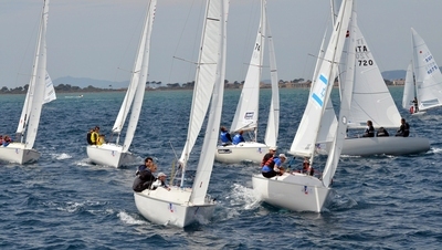 Österreichisches Paralympisches Segelboot (vorne links)